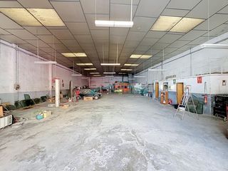 Local commercial à Moncada. Navealmacén con gran potencial urbanístico en moncada