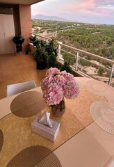 Appartement à Via Parque. Amplio apartamento con espectaculares vistas al mediterráneo en