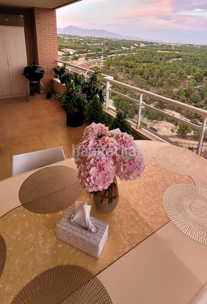 Foto 99fddf04-3e6a-43b5-a1b3-42df008cd6b0. Apartament amb aparcament piscina a Via Parque Benidorm
