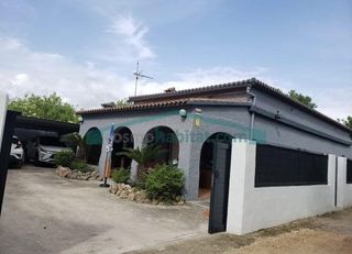 Chalet in Oliva Playa. Chalet en una sola planta a 70 m de la playa en oliva  parcela a