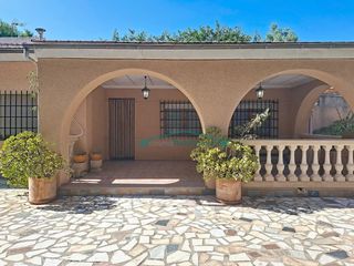 Chalet à Centro. Exclusivo chalet en mutxamel con amplio terreno y comodidades ún