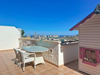 Penthouse in Balcón de Finestrat-Terra Marina. Ático con terraza panorámica, vistas al mar y al skyline de beni