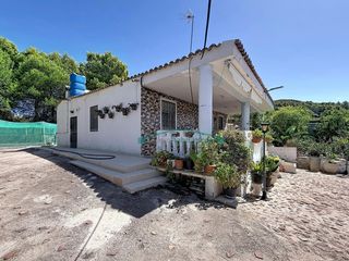 Mas à Doctor Palos - Alto Palancia. Finca rústica agraria con vivienda, piscina y 3.661 m2 en sagunt