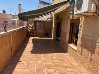 Attique à Ibi. Ático con terraza, vistas abiertas y orientación sur en el centr