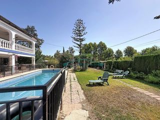 Chalet à Olocau. Gran propiedad en olocau con posibilidad de 3 viviendas independ