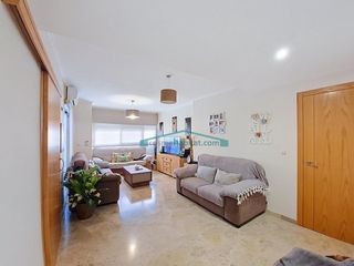 Piso en Vilamarxant. Piso 3 habitaciones con terraza, piscina, garaje y trastero