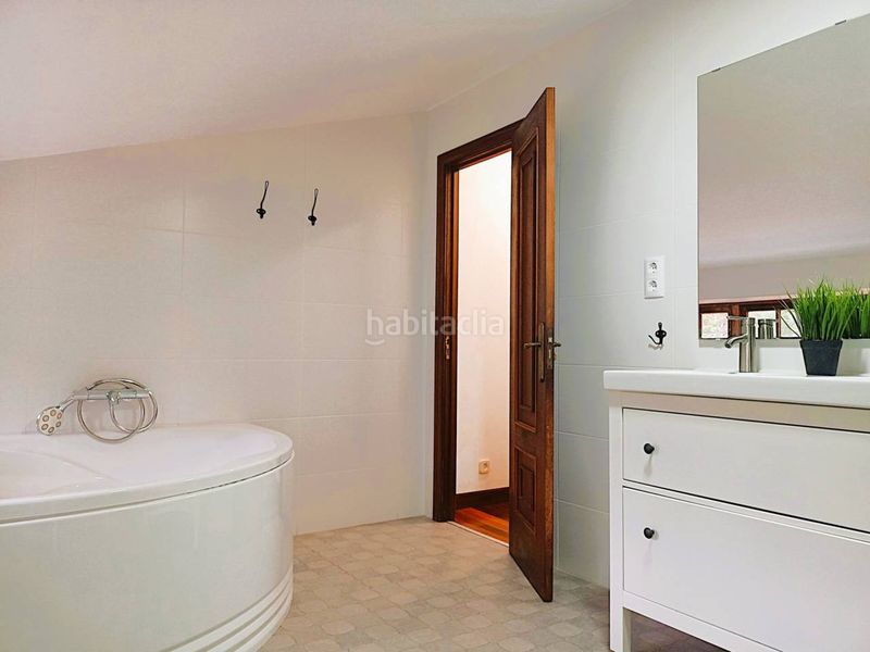 Foto b3138bb8-09b8-4b44-be57-2bbddddc8f5b. Casa amb piscina a Dorneda Oleiros