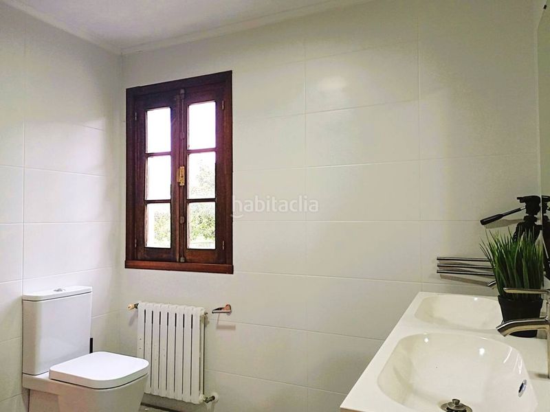 Foto f2e8249f-43d3-4883-8369-a71695f4c478. Casa amb piscina a Dorneda Oleiros