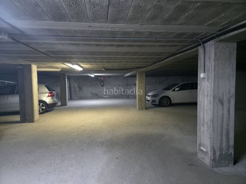 Foto 3a526825-b53e-4179-8a96-f3837c926987. Aparcament cotxe a Cambre