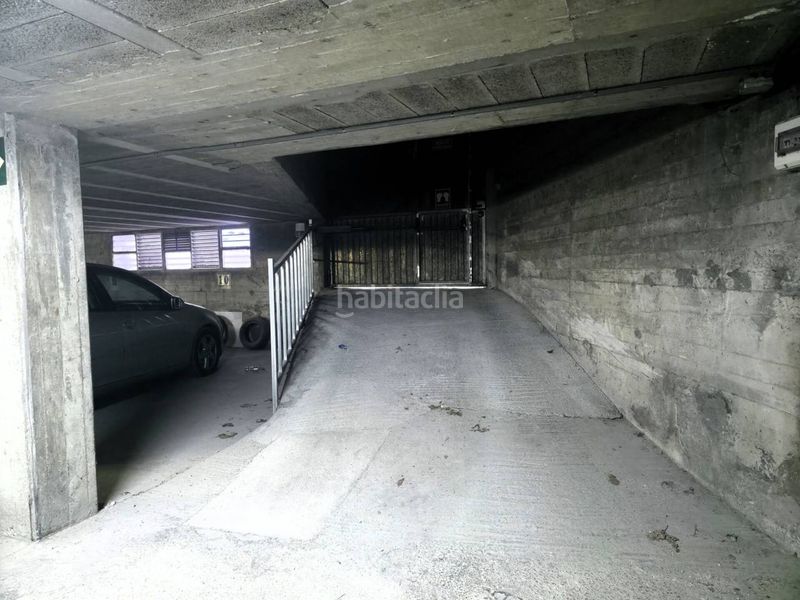 Foto 3d748570-015a-415a-a66d-6da695f657a4. Aparcament cotxe a Cambre