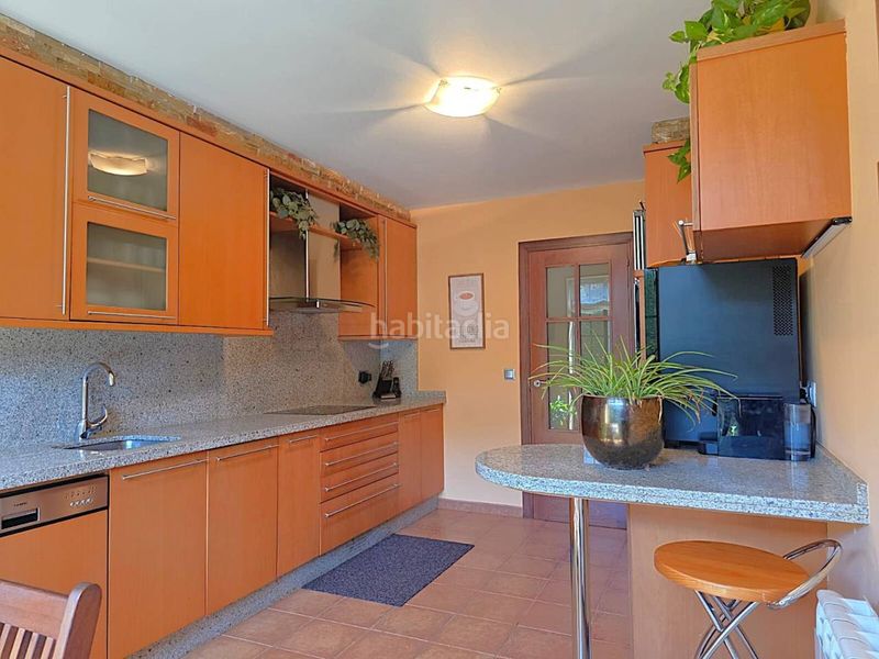 Foto 48135300-6c74-4260-8a26-2757c9eae851. Casa aparellada amb calefacció aparcament a Sada