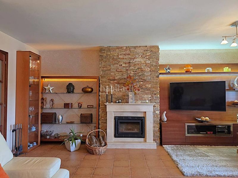 Foto 6aea9041-a713-46a0-8b92-54f220c3baba. Casa aparellada amb calefacció aparcament a Sada
