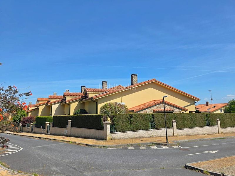 Foto befc11ac-a8bb-4663-a83c-a52214894987. Casa aparellada amb calefacció aparcament a Sada