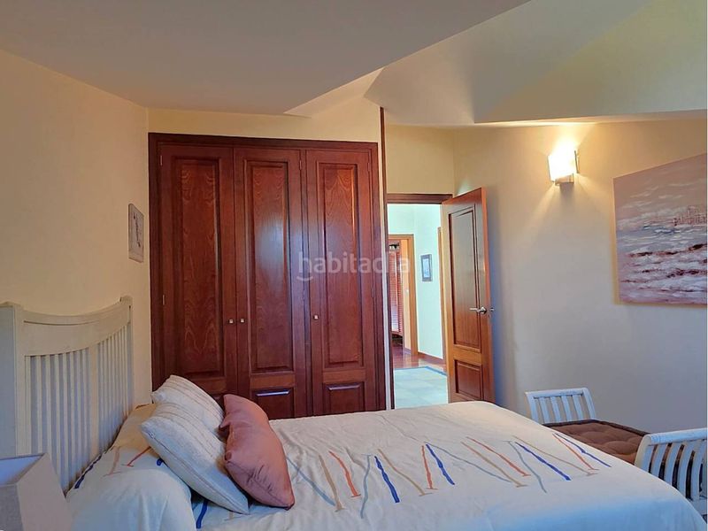 Foto f02c18c4-7df2-4a57-adc9-c4f288153225. Casa aparellada amb calefacció aparcament a Sada