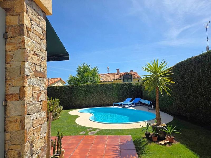 Foto 1517d502-cc83-4223-8646-17a4c668df83. Casa aparellada amb calefacció aparcament piscina a Sada