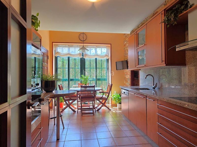 Foto d8fef894-b430-45cb-99b4-a9526d9c4695. Casa aparellada amb calefacció aparcament piscina a Sada