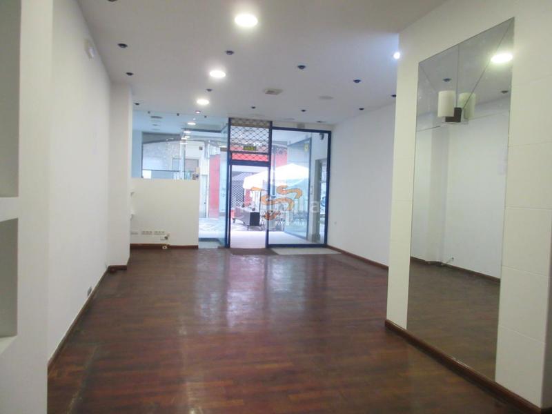 Foto a70ebc3b-5983-42bc-8360-a0d1a8e73456. Location local commercial dans Centro Ferrol