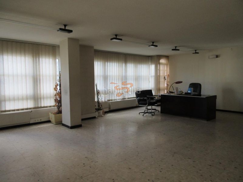 Foto 42b8c115-263f-43f9-996d-fbaa4953f26c. Büro mit heizung in Centro Ferrol