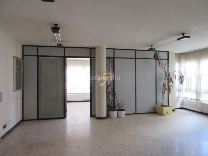 Foto e11f81a0-9e60-49f7-a87f-34dd211a6eb9. Oficina amb calefacció a Centro Ferrol