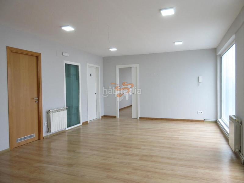 Foto fac9abc6-8d70-4d51-b0fa-3eb433ad9a64. Local comercial en Caranza Ferrol