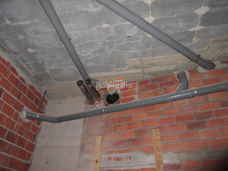 Foto 3d6b764a-9e75-4383-9235-5038e9be696d. Location local commercial dans Alto del Castaño Narón