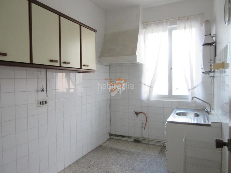 Foto dc74748e-009f-420d-b2e4-f624e3fb0a55. Edificio en Fene
