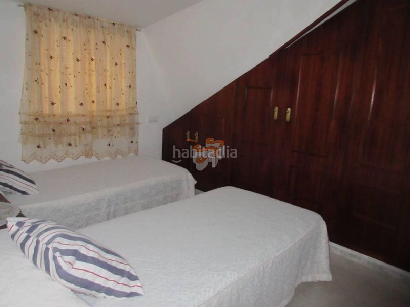 Foto 4f331429-ecf0-4548-bfc2-675431ba99f7. Casa amb calefacció aparcament a A Malata - Catabois - Ciudad Jardín Ferrol
