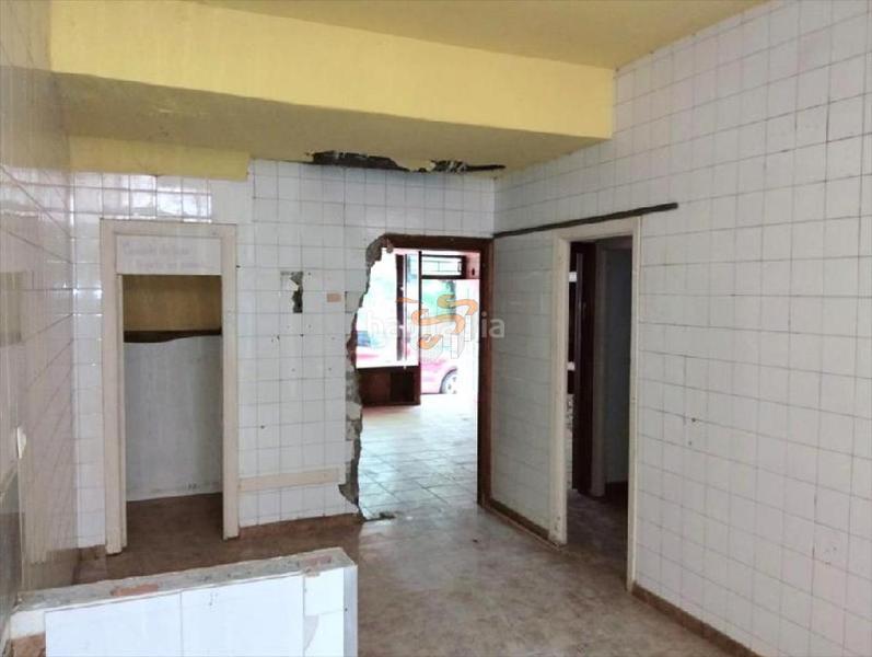 Foto c75778af-e67c-47bc-8bcc-7fd4af788760. Lloguer local comercial a Centro Ferrol