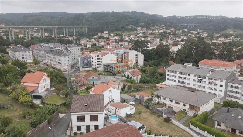 Foto d17d15d2-996b-460c-9c49-139eb55c8440. Edificio in Fene