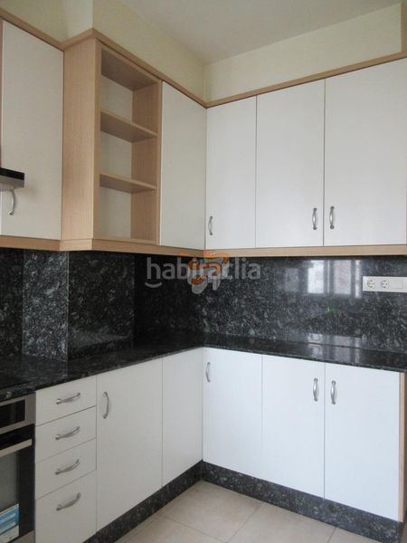 Foto b8ee2bb2-78f5-4cb1-a21a-4b0a42aea49a. Pis amb calefacció a Caranza Ferrol