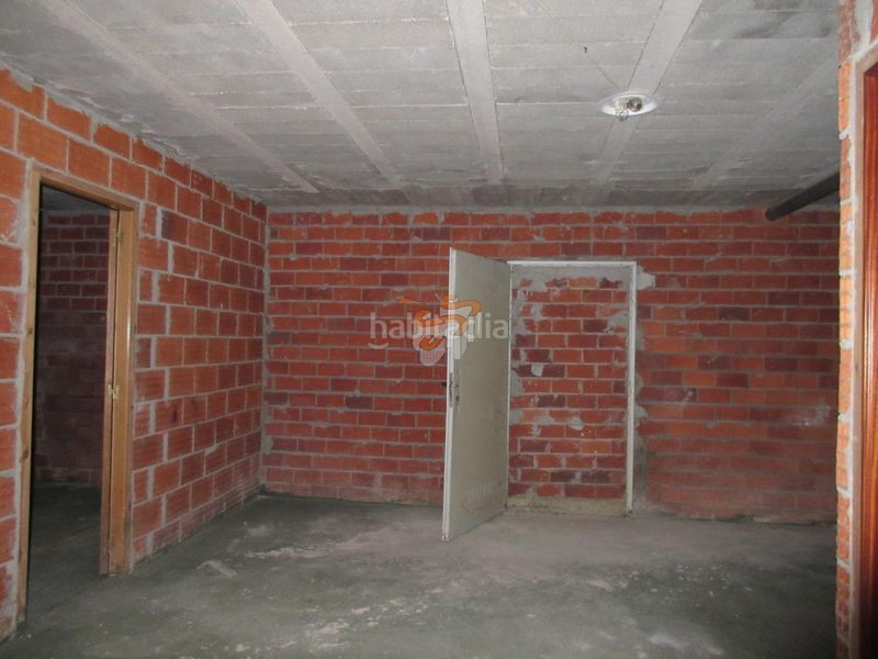 Foto 336653f1-f1f5-492d-8526-abd97ef8ce1a. Local comercial a Moeche