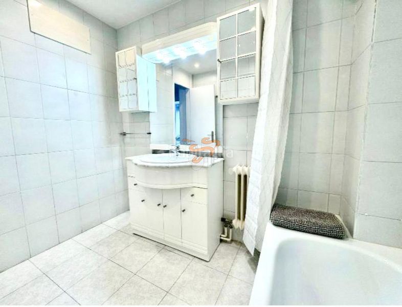 Foto 0ea5179a-a34f-4eb1-b996-5ed02fedaf54. Apartament amb calefacció a Esteiro Ferrol