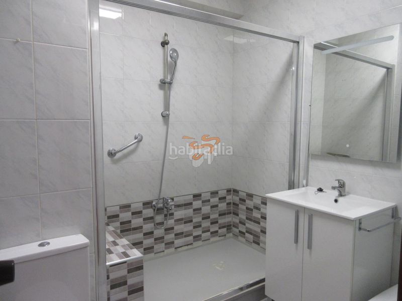 Foto 617f6f37-7d46-48a7-8661-139db66e520c. Lloguer apartament amb calefacció a Caranza Ferrol