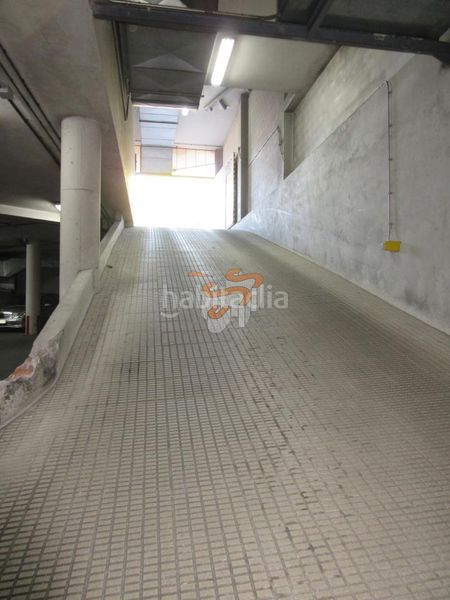Foto c03aa425-c5e8-4b9b-8a09-42f8cd8247c9. Aparcament cotxe a Alto del Castaño Narón