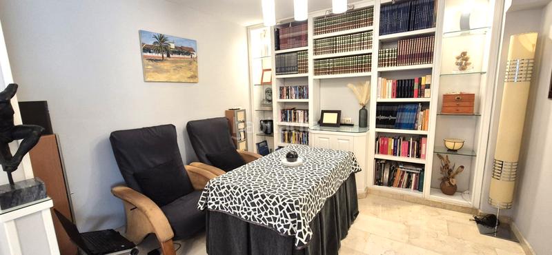 Foto 2cb1060d-27ab-4fbe-be4c-d4f24e5b7d89. Casa adossada amb xemeneia calefacció aparcament a Badajoz