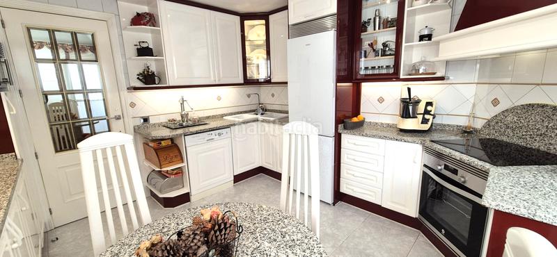 Foto 8ff3075d-153b-489f-91ff-7ff847522856. Casa adossada amb xemeneia calefacció aparcament a Badajoz