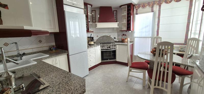 Foto a335090c-5fa4-481f-aff7-e2d6ca65ca30. Casa adossada amb xemeneia calefacció aparcament a Badajoz