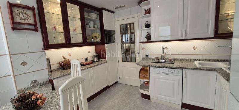 Foto bc3ab4f5-d343-4b07-bc23-63e516c264ed. Casa adossada amb xemeneia calefacció aparcament a Badajoz