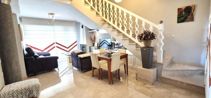 Foto e7363e0c-5de4-4128-8dea-79a0368e0988. Casa adossada amb xemeneia calefacció aparcament a Badajoz