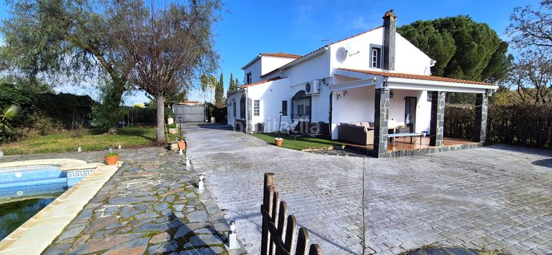 Foto 3d7c1069-22dd-46f9-92dc-a6d0ddef95cd. Xalet amb xemeneia calefacció aparcament piscina a Badajoz