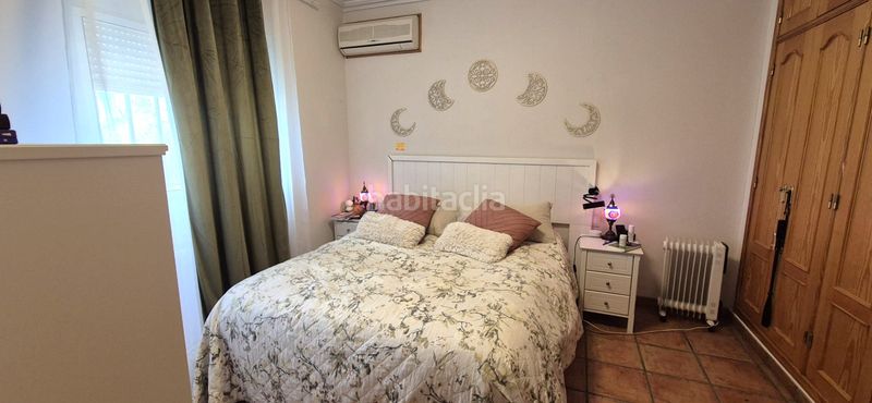 Foto c41d44de-5e84-4b9e-b1e5-5e23dc780b7e. Xalet amb xemeneia calefacció aparcament piscina a Badajoz