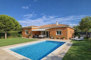 Chalet  2ª avenida. Parcela con chalet en construcción dehesilla de calamón