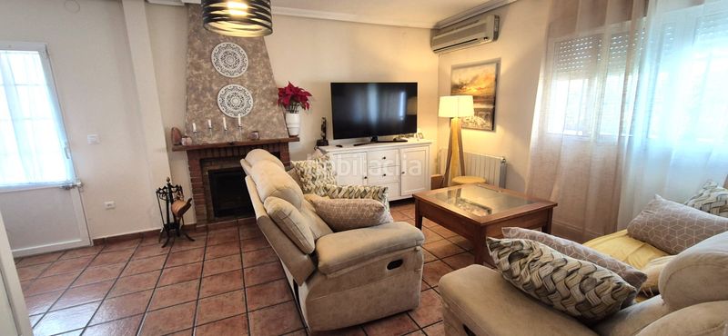 Foto 448a4559-72a7-4063-af52-60c82e069094. Xalet amb xemeneia calefacció aparcament piscina a Badajoz