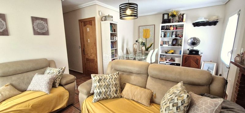 Foto 8d01b85c-b3ac-47f4-848e-961623ed82c9. Xalet amb xemeneia calefacció aparcament piscina a Badajoz