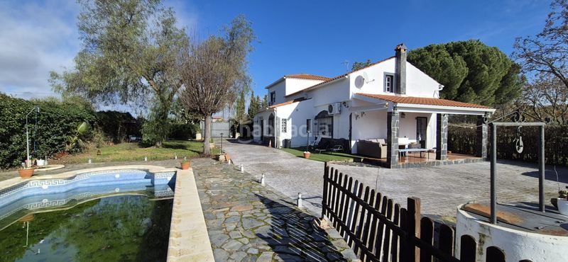 Foto aa35a7b4-9d41-4342-b260-7b79dc342fff. Xalet amb xemeneia calefacció aparcament piscina a Badajoz
