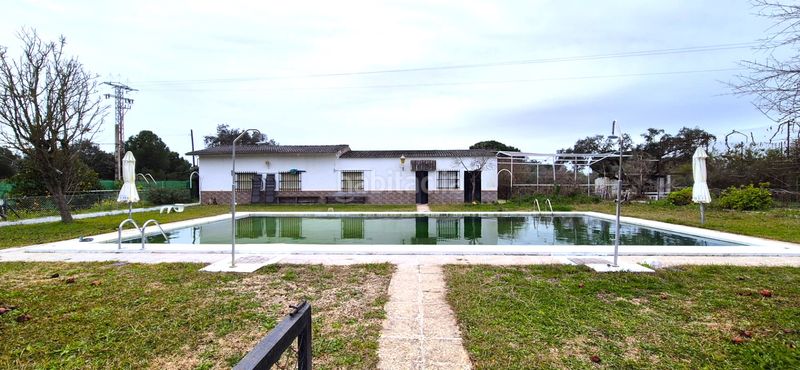 Foto a2d17a58-816f-4b9e-813c-ecc132cded50. Xalet amb xemeneia calefacció aparcament piscina a Badajoz
