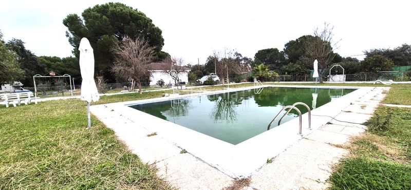 Foto daae163e-aa0d-418c-b5ab-74c0f3dff8d0. Xalet amb xemeneia calefacció aparcament piscina a Badajoz