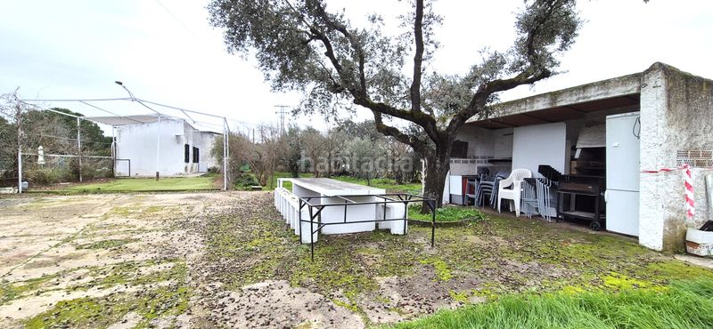 Foto e2d8b051-80da-4792-a5ca-781486cc9e60. Xalet amb xemeneia calefacció aparcament piscina a Badajoz