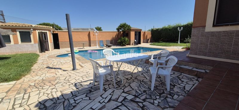 Foto 105b859e-5c57-4823-9e51-41d6219308f1. Xalet amb xemeneia calefacció aparcament piscina a Badajoz