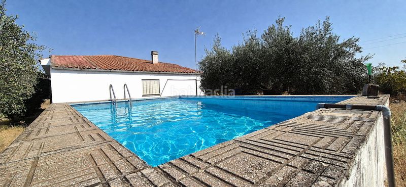 Foto 9f1668f6-6311-4589-8877-0c09eddf253f. Xalet amb aparcament piscina a Las Vaguadas Badajoz